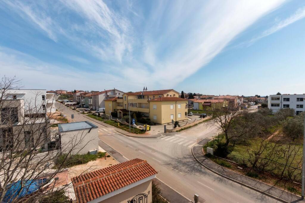 Cozy Apartment With Private Parking מדולין מראה חיצוני תמונה