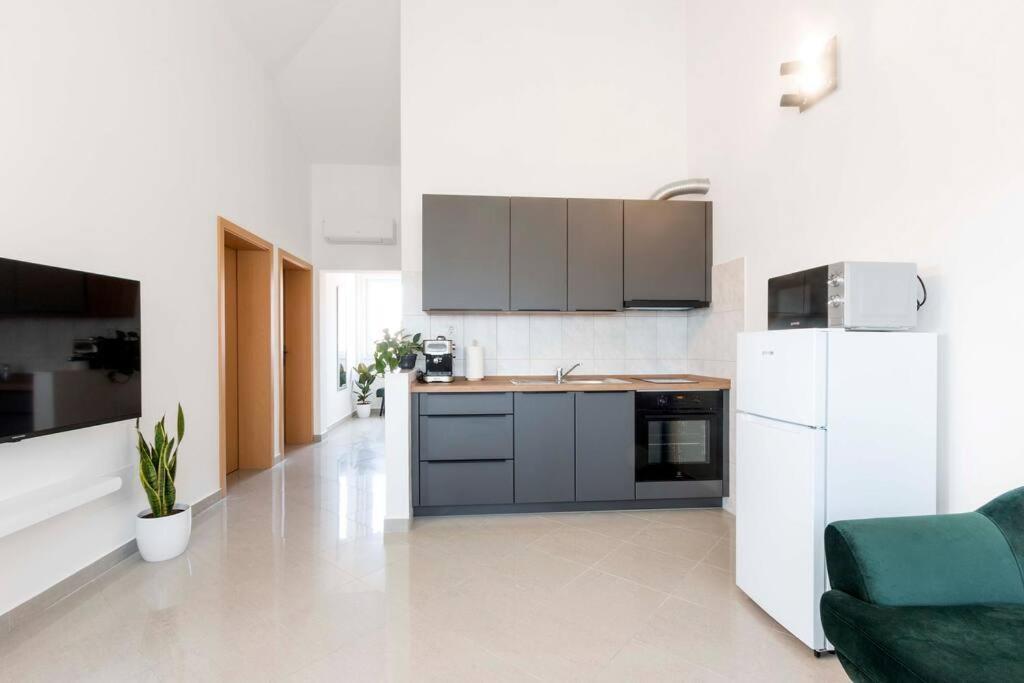 Cozy Apartment With Private Parking מדולין מראה חיצוני תמונה