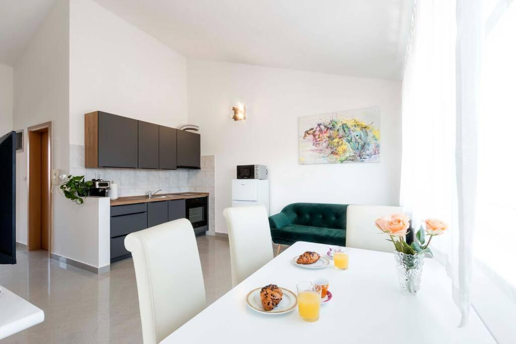Cozy Apartment With Private Parking מדולין מראה חיצוני תמונה